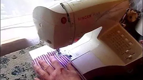 Швейно-вышивальная машина Singer Futura CE-150 продается на Ebay