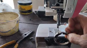 Máquina Singer simple. Truena, tiempo, carril. etc, etc. una joya de reparación.