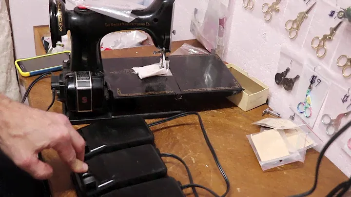 Singer 221 sewing machine testing 3 x genuine bakelite foot pedals!