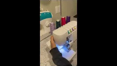 Видеообзор Singer S0100 Serger от Rebekah