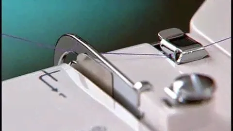 SINGER Confidence Series (SINGER 7465, SINGER 7467 & SINGER 7469Q) - Threading The Machine