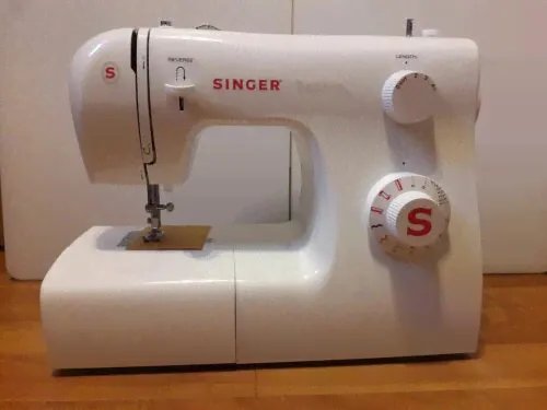 Промышленный оверлок Швейная машина Singer TRADITION 2250 белый